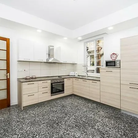3 Bedroomed Bright * Ta Xbiex