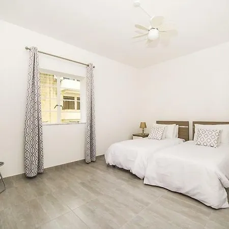Lägenhet 3 Bedroomed Bright